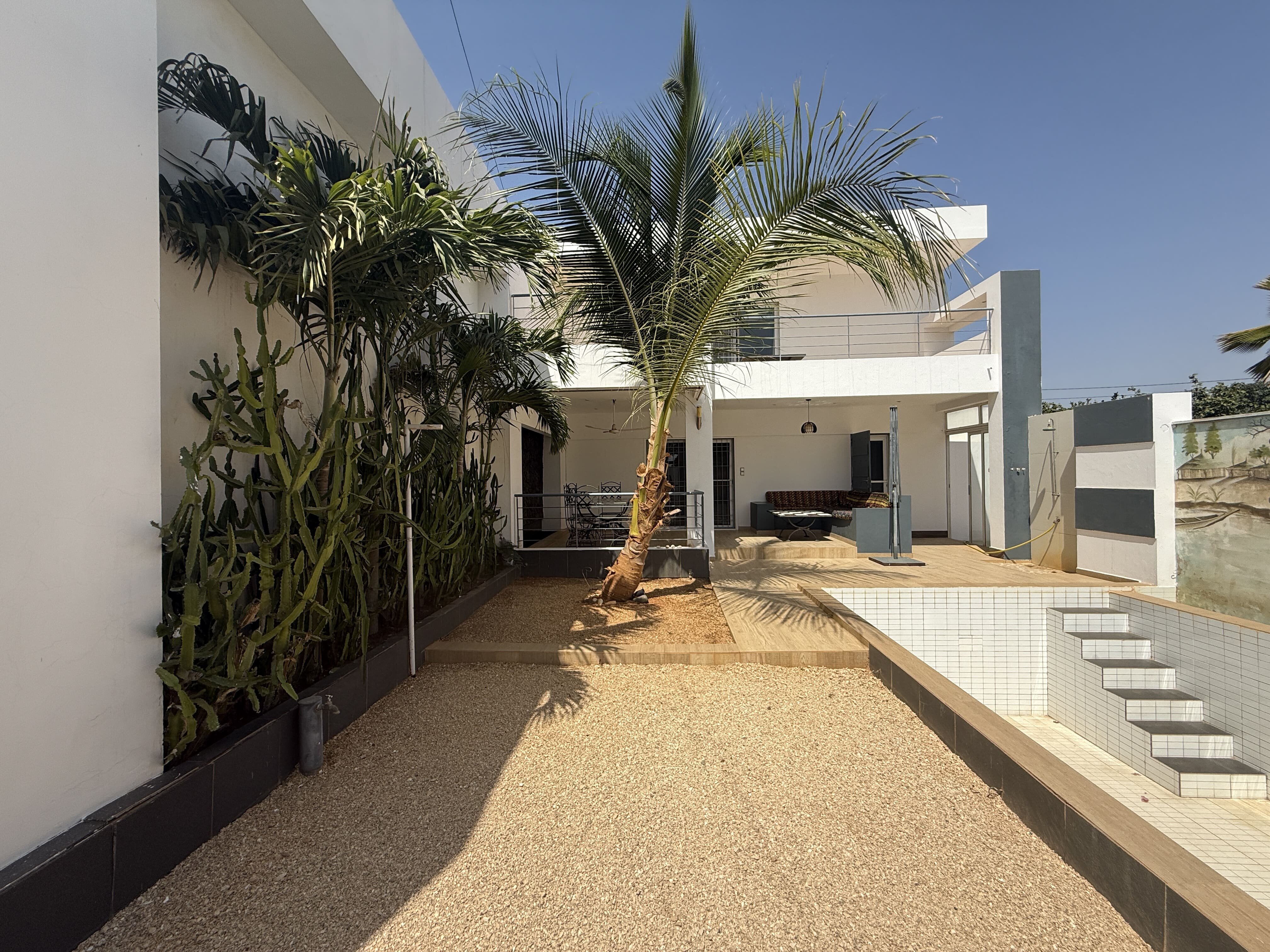 villa , à vendre à la somone : une villa avec piscine sur un terrain de 414 m2