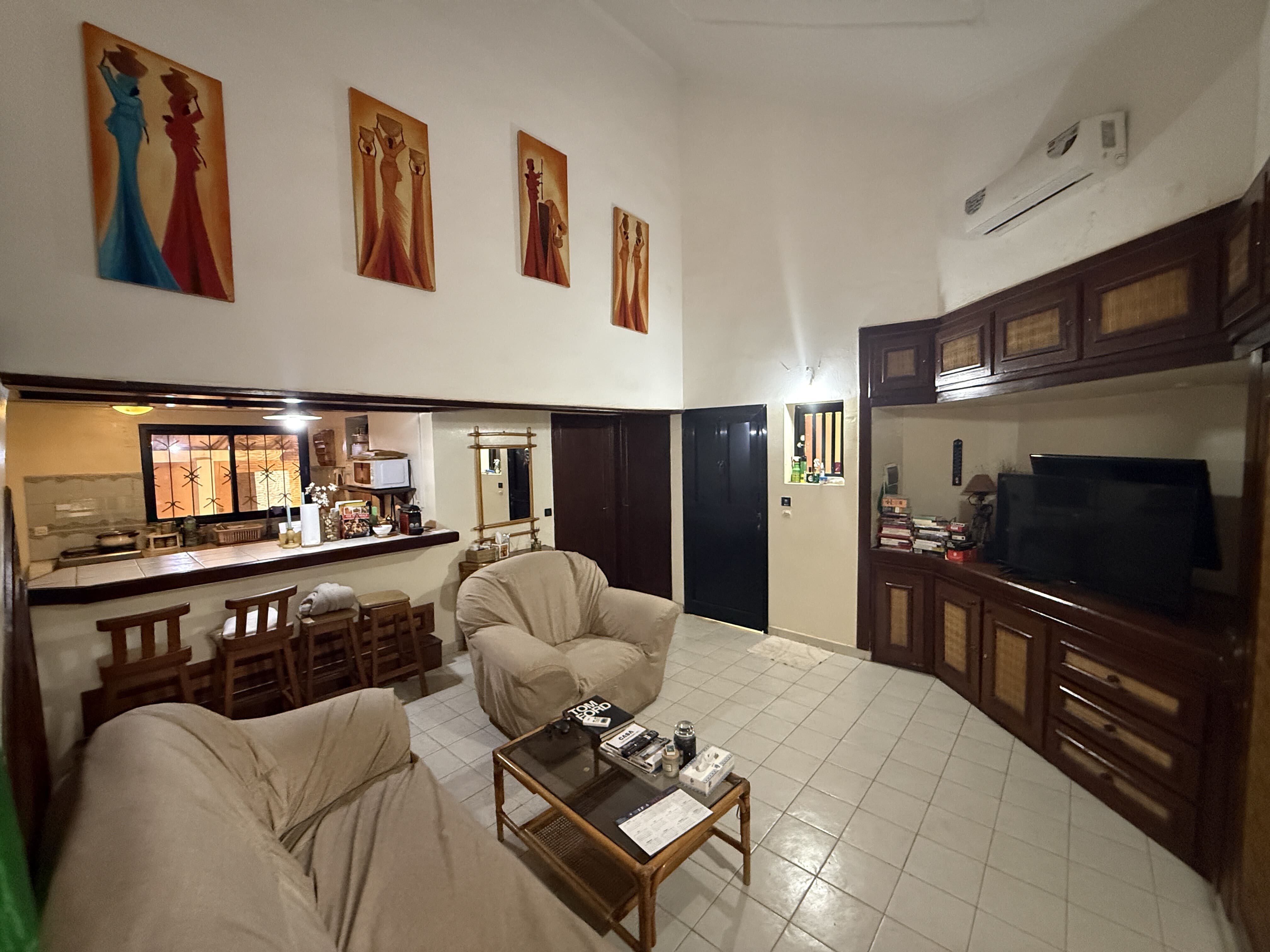 une charmante villa dans une résidence sécurisée avec une piscine et plage privée à vendre à Saly -centre station 