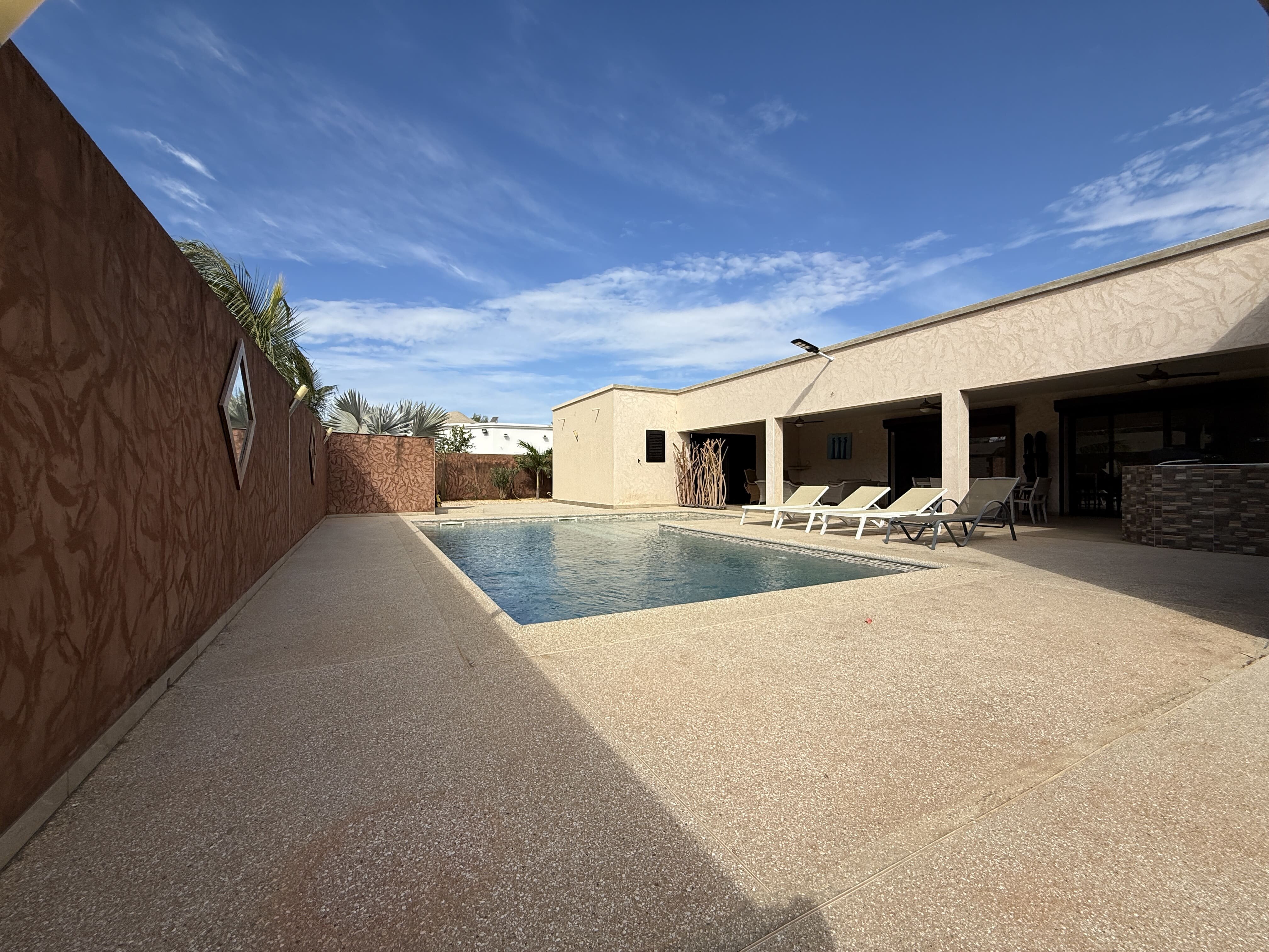 À vendre, à Ngaparou, une villa contemporaine dans un domaine sécurisé 